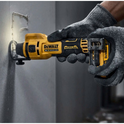 Фрезер акумуляторний DeWalt 18В XR Li-Ion 26000об/хв цанга 3.2-6.4мм 0.79кг без АКБ та ЗП Фрезер акумуляторний DeWalt 18В XR Li-Ion 26000об/хв цанга 3.2-6.4мм 0.79кг без АКБ та ЗП