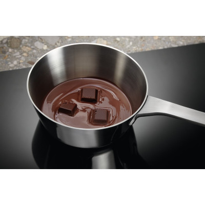 Варильна поверхня Electrolux індукційна, 60см, розширена зона, датчик кипіння, датчик смаження, сенсорний дисплей, Hob2Hood, чорний Варильна поверхня Electrolux індукційна, 60см, розширена зона, датчик кипіння, датчик смаження, сенсорний дисплей, Hob2Hood, чорний