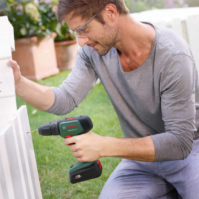 Шурупокрут-дриль Bosch UniversalDrill 18В 2x1.5Ач 40Нм 440/1450об/хв ЗП кейс 1.2кг