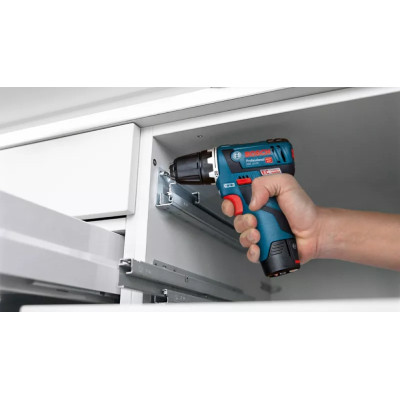 Bosch Набір акумулятора та зарядного пристрою GBA, 1х18В 2А·год, 1х18В 4А·год, ЗП GAL 12V-40