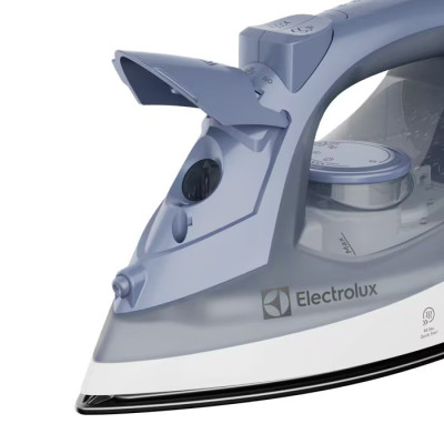 Утюг Electrolux компактный, 2000Вт, 200мл, паровой удар 80гр, керам. подошва, синий