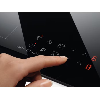 Варильна поверхня Electrolux індукційна, 60см, розширена зона, Hob2Hood, чорний Варильна поверхня Electrolux індукційна, 60см, розширена зона, Hob2Hood, чорний