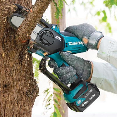 Пила ланцюгова акумуляторна Makita CXT UC100DZ 10.8В 10см 1.5кг без АКБ та ЗП Пила ланцюгова акумуляторна Makita CXT UC100DZ 10.8В 10см 1.5кг без АКБ та ЗП