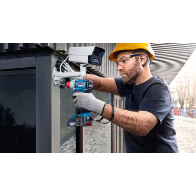 Гвинтоверт ударний акумуляторний Bosch Professional GDR 18V-215 18В АКБ 2х2А·год 3800об/хв 215Нм M6-M16 ЗП GAL18V-20 кейс 1кг