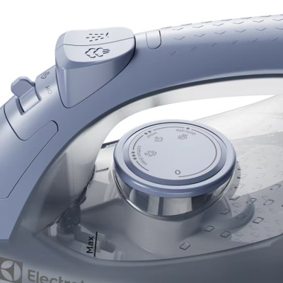 Утюг Electrolux компактный, 2000Вт, 200мл, паровой удар 80гр, керам. подошва, синий
