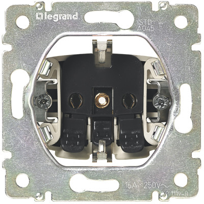 Розетка Schuko з шторками Legrand Valena Classic, 16А, 250V, автоматичні клеми, білий