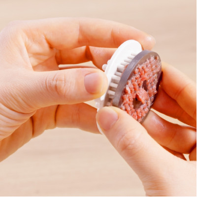 Мясорубка Panasonic, 1700Вт, 3кг/мин, 3 решетки, насадка для колбас, пластик, черный