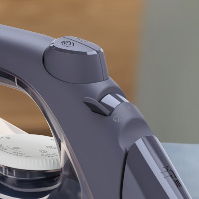 Праска Electrolux, 2400Вт, 330мл, паровий удар 160гр, керам. підошва, сіро-білий