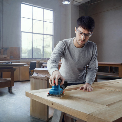 Шлифовальный станок вибрационный Bosch Professional GSS 140 A 220Вт платформа 101х112 28000кол/мин 1.1кг 0.601.2A8.021