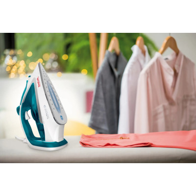 Праска Tefal Easygliss Plus, 2500Вт, 270мл, паровий удар -195гр, постійна пара - 45гр, керам. підошва, біло-блакитний Праска Tefal Easygliss Plus, 2500Вт, 270мл, паровий удар -195гр, постійна пара - 45гр, керам. підошва, біло-блакитний