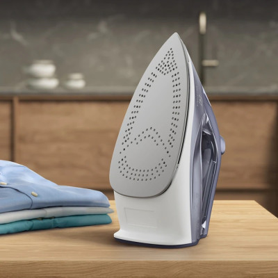 Праска Electrolux, 2400Вт, 330мл, паровий удар 160гр, керам. підошва, сіро-білий