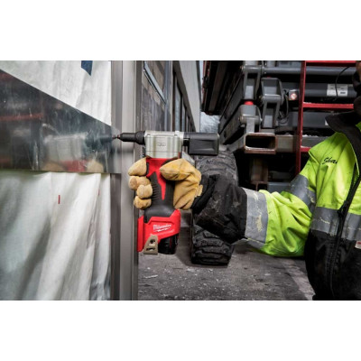 Заклепочник акумуляторний Milwaukee M12 BPRT-201X 12В АКБ 1x2А·год ЗП C12C 2.4мм 3.2мм 4.0мм 4.8мм 2.1кг кейс Заклепочник акумуляторний Milwaukee M12 BPRT-201X 12В АКБ 1x2А·год ЗП C12C 2.4мм 3.2мм 4.0мм 4.8мм 2.1кг кейс