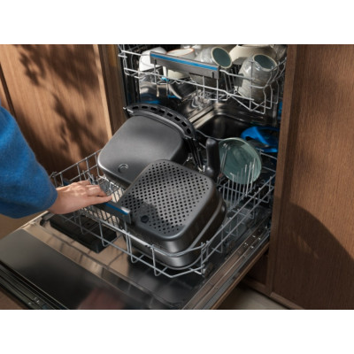 Electrolux Мультипіч 1350Вт, чаша-3.3л, сенсорне керування, 5 авто. програм, пластик, чорний