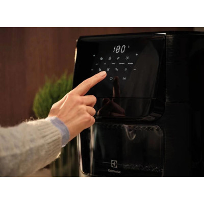 Мультипіч Electrolux 1800Вт, чаша-12л, сенсорне керування, 12 авто. програм, віконце, пластик, чорний