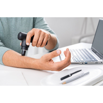 Масажер Beurer для тіла, літій-іонний акум., фасціальний, 3 насадки, 3 режими, чорний