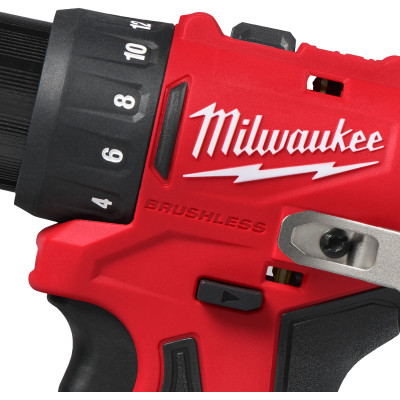 Шурупокрут-дриль акумуляторний Milwaukee M12 BLDDRC-201BRF 12В 2А·год 40Нм 0-1700об/хв ЗП С12 сумка 0.98кг Шурупокрут-дриль акумуляторний Milwaukee M12 BLDDRC-201BRF 12В 2А·год 40Нм 0-1700об/хв ЗП С12 сумка 0.98кг