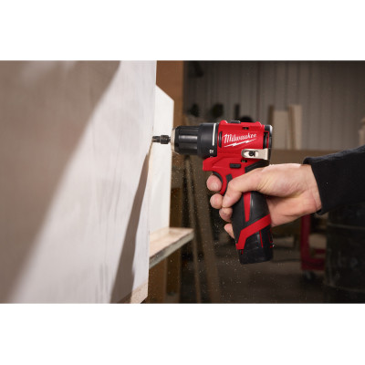 Шурупокрут-дриль акумуляторний Milwaukee M12 BLDDRC-201BRF 12В 2А·год 40Нм 0-1700об/хв ЗП С12 сумка 0.98кг Шурупокрут-дриль акумуляторний Milwaukee M12 BLDDRC-201BRF 12В 2А·год 40Нм 0-1700об/хв ЗП С12 сумка 0.98кг