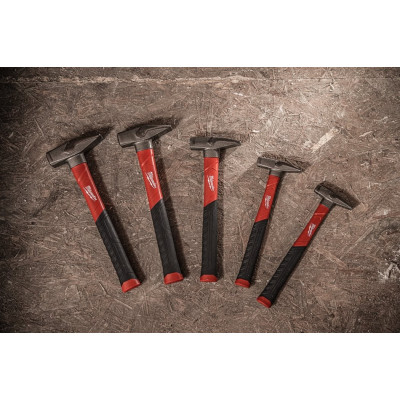 Молоток слюсарний Milwaukee 300г 29см руків'я скловолокно Молоток слюсарний Milwaukee 300г 29см руків'я скловолокно