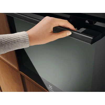 Духова шафа Electrolux електрична, 72л, A++, пара, дисплей, конвекція, піроліз, телескопічні напрямні, чорний Духова шафа Electrolux електрична, 72л, A++, пара, дисплей, конвекція, піроліз, телескопічні напрямні, чорний