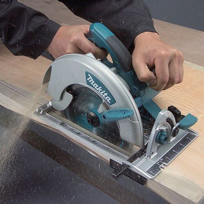 Пила дисковая Makita 5008MG 1800Вт 210мм 5.1кг
