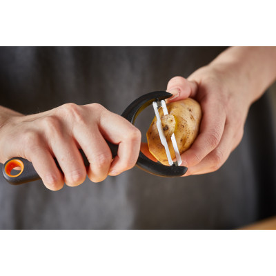 Fiskars Овочечистка горизонтальна з рухомим лезом Functional Form, нерж. сталь, пластик