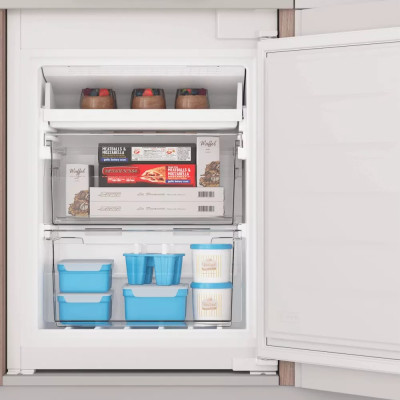 Вбудований холодильник Indesit INC20T321EU Вбудований холодильник Indesit INC20T321EU