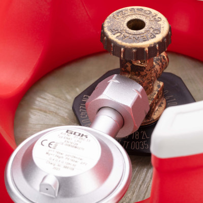 Комплект GOK підключення газового балону з вентилем Shell та KLF (редуктор 1шт, шланг 2м, хомут 2шт) Комплект GOK підключення газового балону з вентилем Shell та KLF (редуктор 1шт, шланг 2м, хомут 2шт)