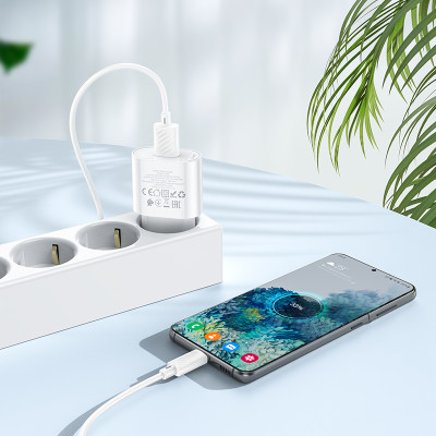 Мережевий зарядний пристрій з кабелем HOCO C109A Fighter single port QC3.0 charger set(Micro) White Мережевий зарядний пристрій з кабелем HOCO C109A Fighter single port QC3.0 charger set(Micro) White