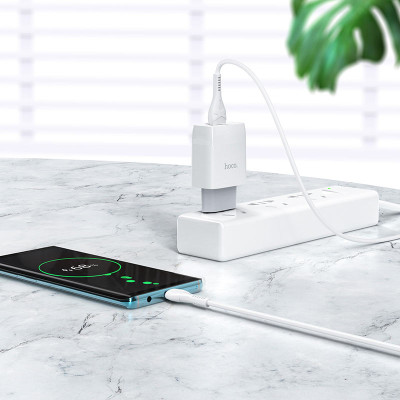 Мережевий зарядний пристрій з кабелем HOCO C72Q Glorious single port QC3.0 charger set(Micro) 18W White Мережевий зарядний пристрій з кабелем HOCO C72Q Glorious single port QC3.0 charger set(Micro) 18W White