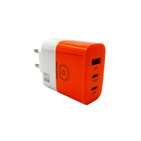 Мережевий зарядний пристрій WUW-C215 65W Charger 2 USB C + USB A white black Мережевий зарядний пристрій WUW-C215 65W Charger 2 USB C + USB A white black