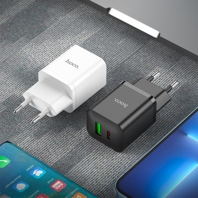 Мережевий зарядний пристрій з кабелем HOCO N28 Founder PD20W+QC3.0 charger set(C to iP) White Мережевий зарядний пристрій з кабелем HOCO N28 Founder PD20W+QC3.0 charger set(C to iP) White