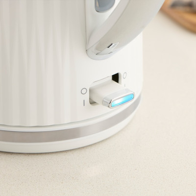 Елекрочайник Russell Hobbs Eden 27360-70 White (7054170) Елекрочайник Russell Hobbs Eden 27360-70 White (7054170)