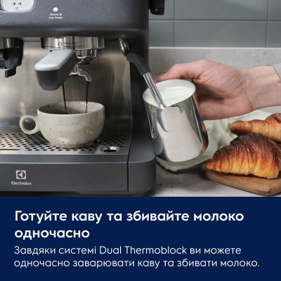 Кавоварка еспресо Electrolux E8EC1-8BP (7157708) Кавоварка еспресо Electrolux E8EC1-8BP (7157708)
