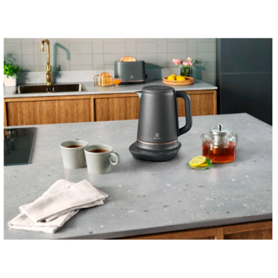 Елекрочайник Electrolux E7K1-6BP (6624028) Елекрочайник Electrolux E7K1-6BP (6624028)